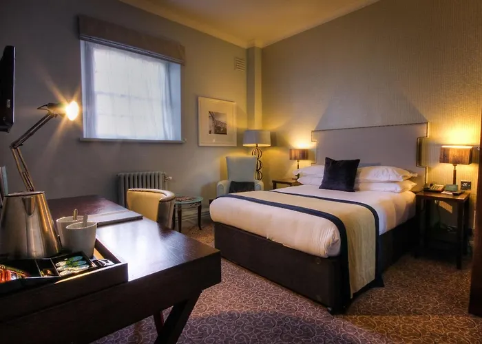 Top Hotels Near Manchester Airport for Easy Travel