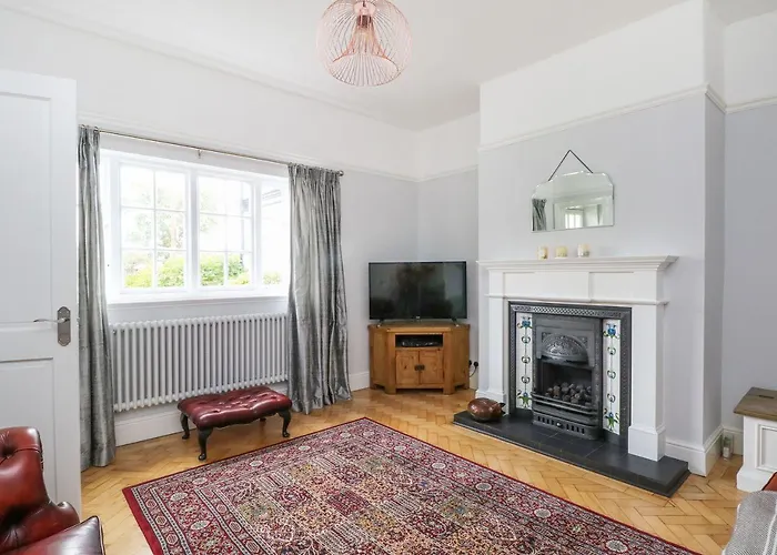 Top Hotels in Charming Port Sunlight, Wirral