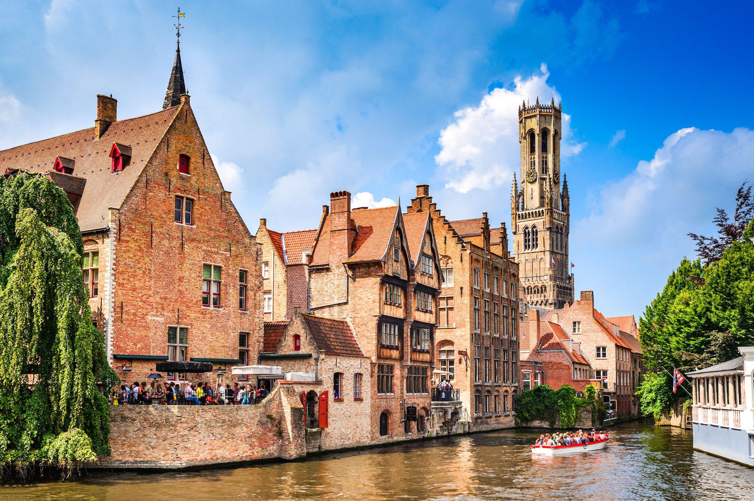 Il campanie Belfort, simbolo di Brugge e Patrimonio dell’Umanità dell’UNESCO ©Emi Cristea/Shutterstock