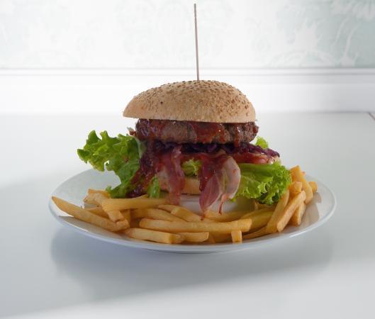 l hamburgeria viva cafe offre prodotti di qualita a prezzi contenuti