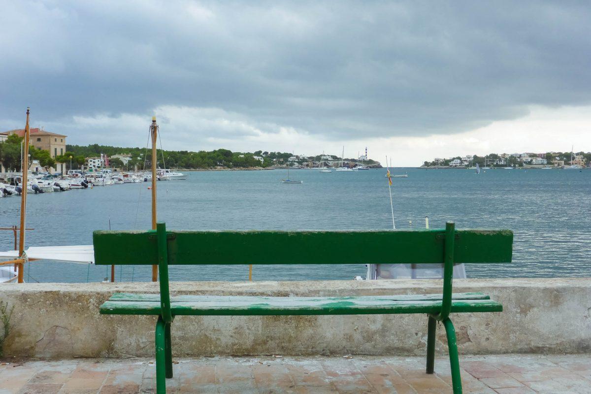 Strolling along Porto Colom's cozy harbor promenade, you'll discover a variety of boats in all sizes and price ranges - © Lila Pharaoh / franks-travelbox