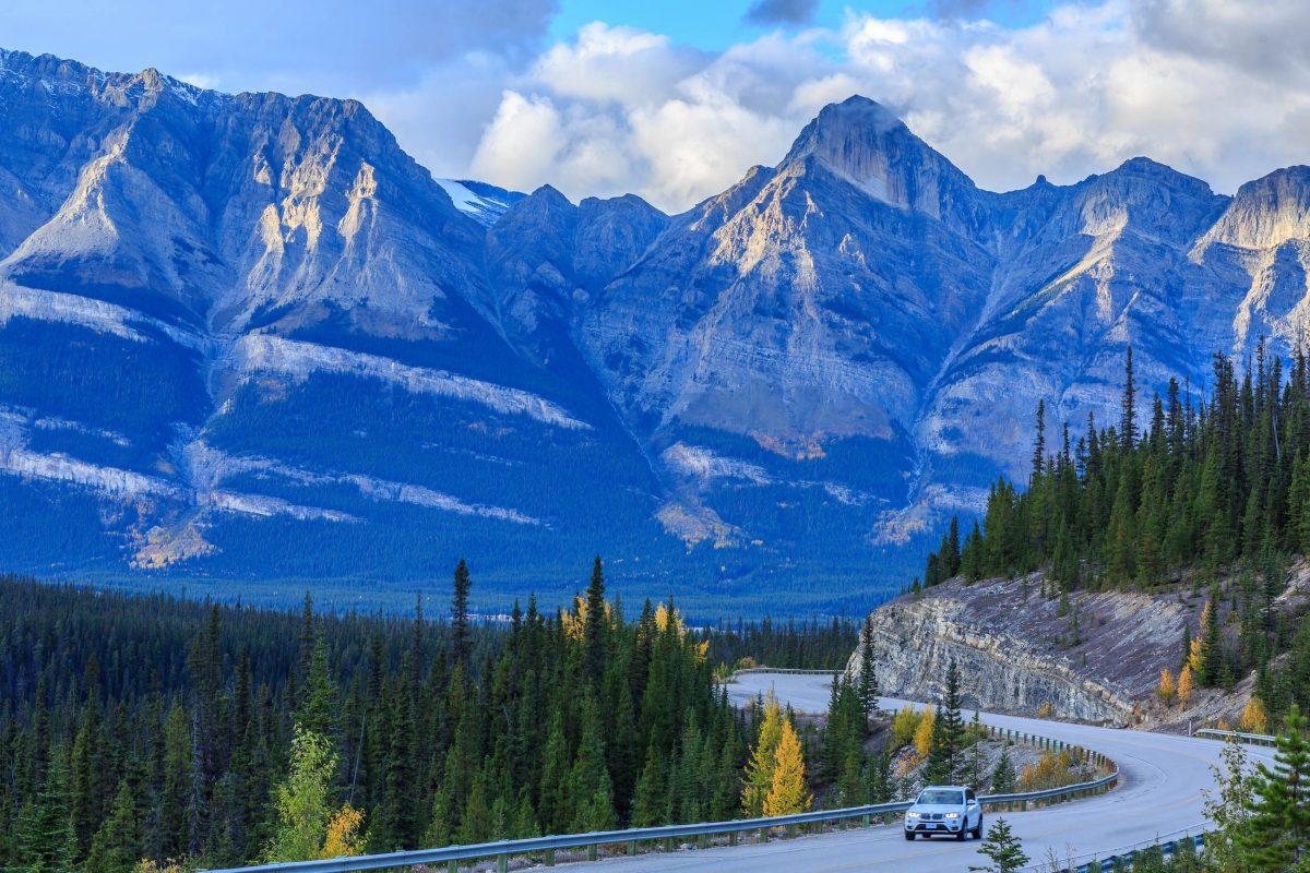 The Icefields Parkway in Jasper National Park runs 230km directly through the Rocky Mountains from Jasper to Lake Louise, Canada - © Stas Moroz / Shutterstock