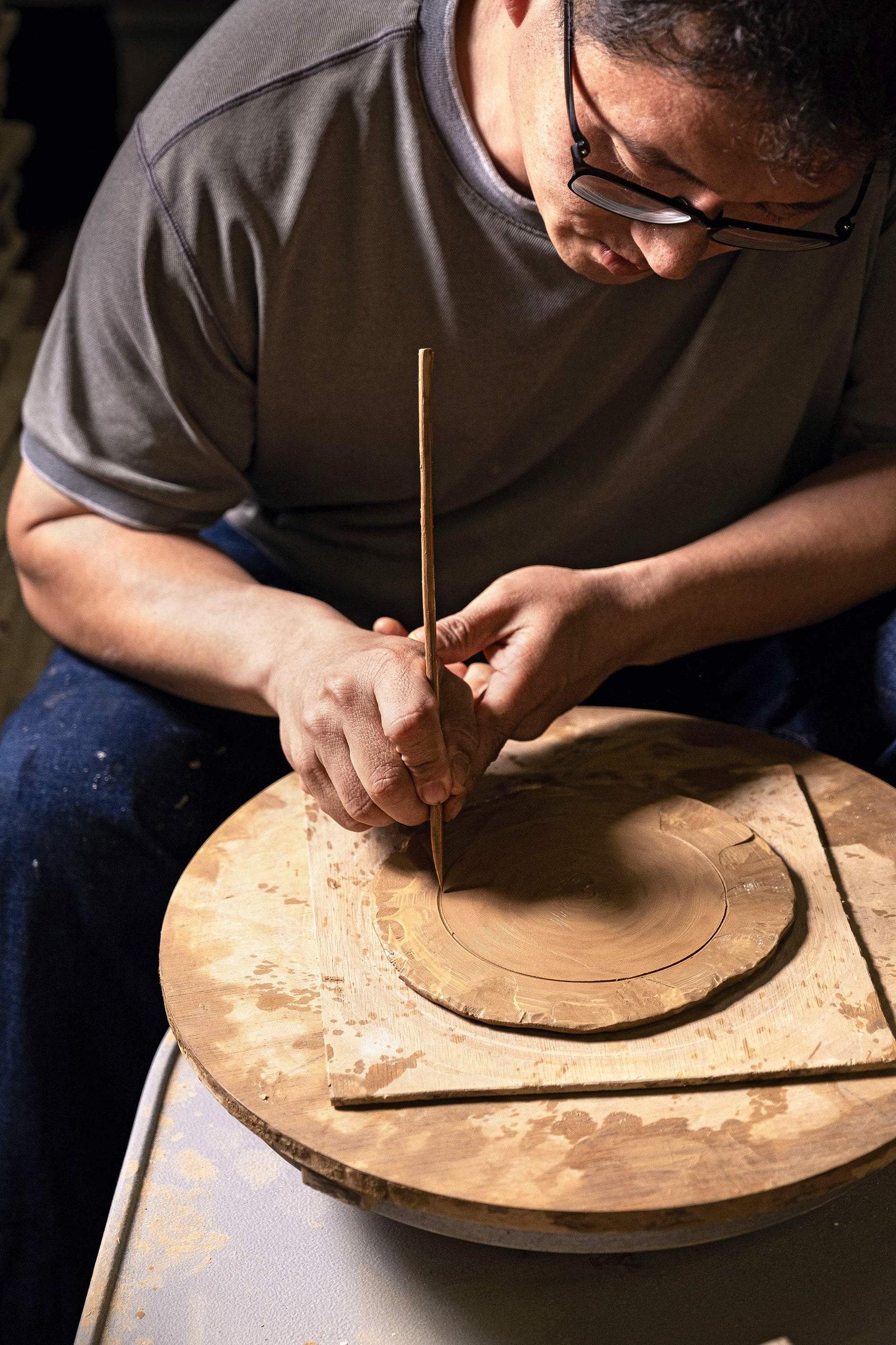 Making an onggi kimchi pot at Jingkwang Culture